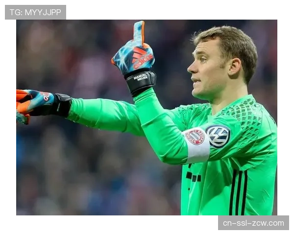 拜仁训练课全员合练，诺伊尔预计在对阵法兰克福的比赛中复出